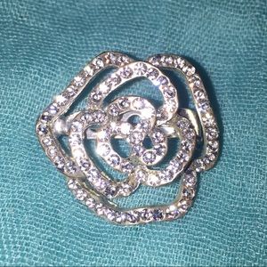 Rose design brooch